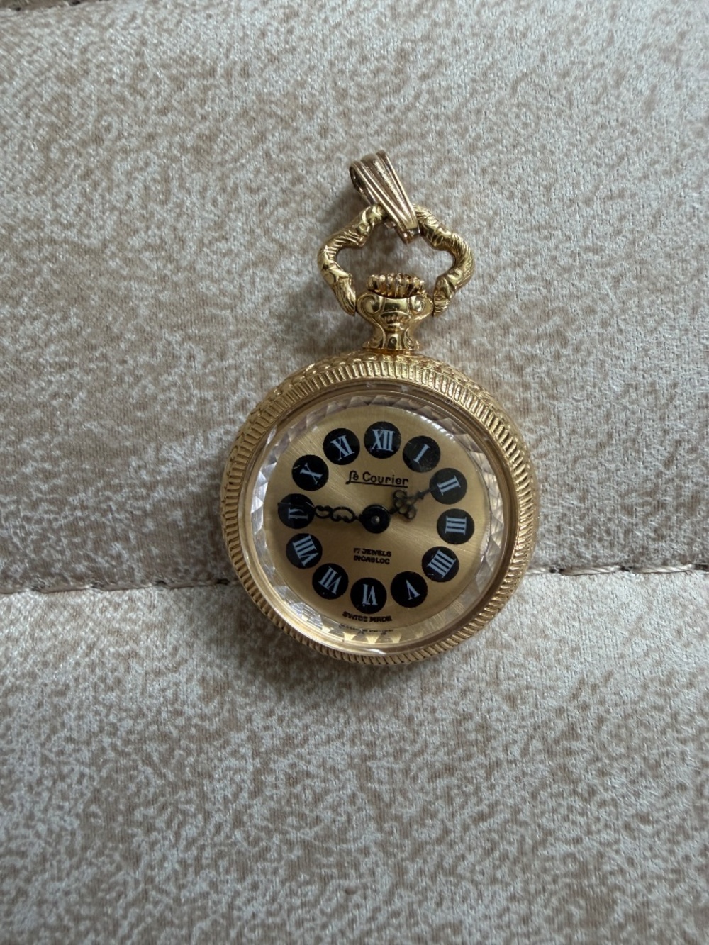 Vintage Le Courier Swiss 17 Jewels Incabloc Mechanical Pendant Watch